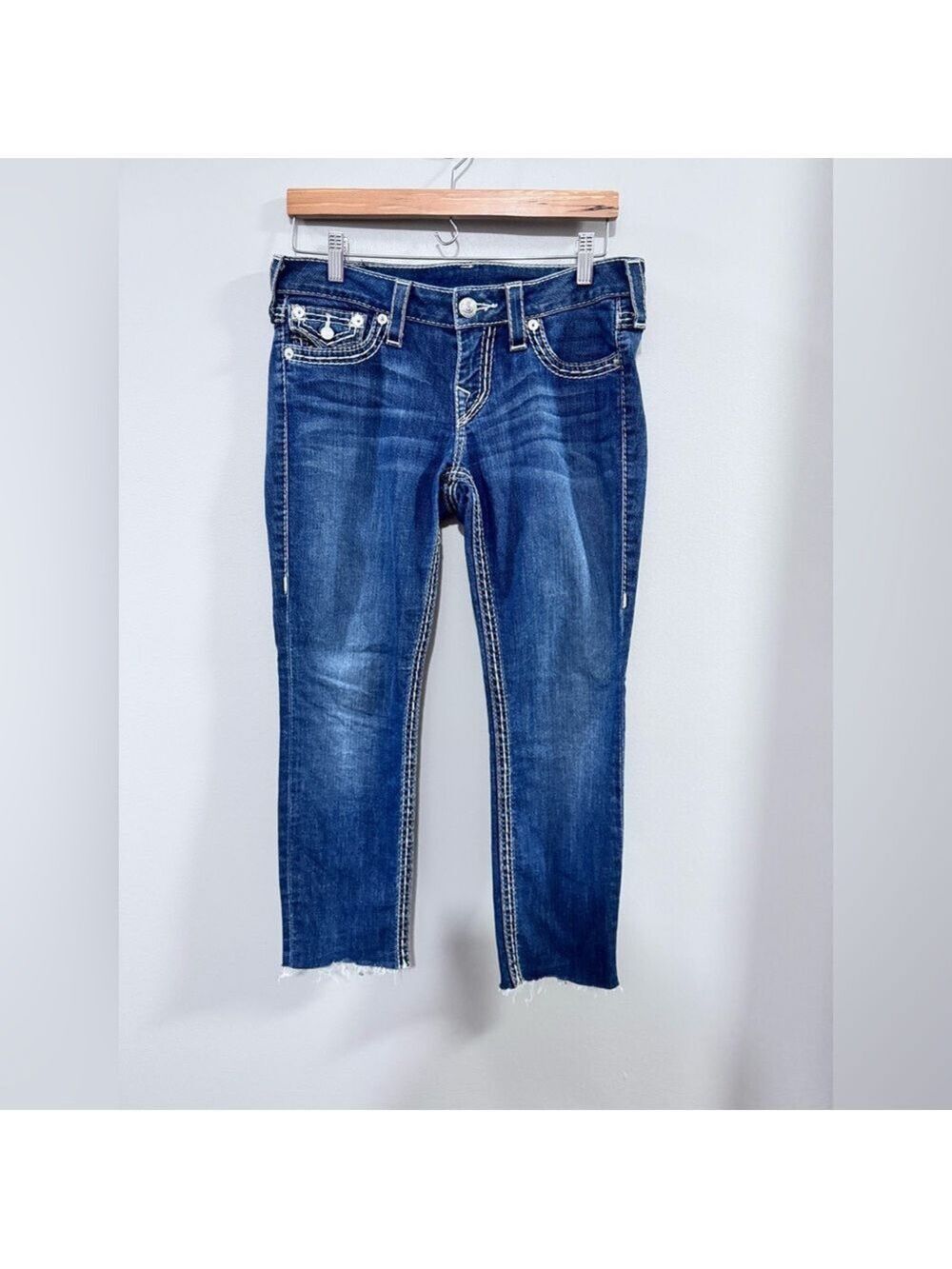 Women's True Religion Dark Blue Raw Hem Ankle Jeans. Size 29